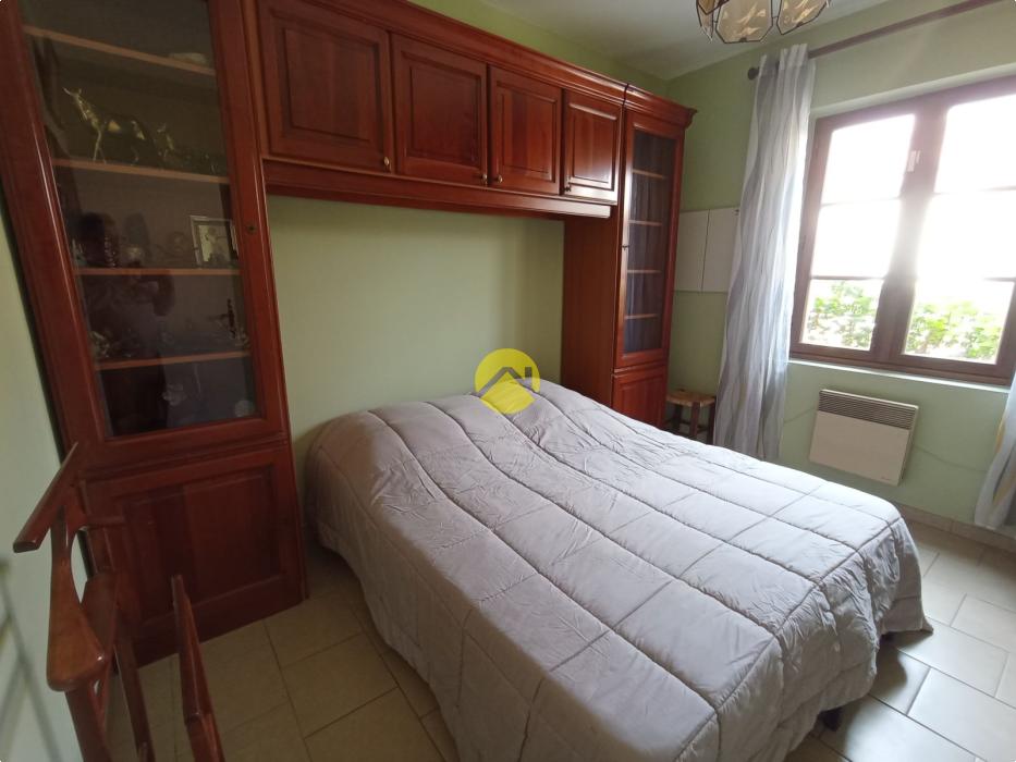 Belle maison avec un grand terrain 