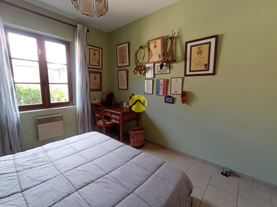 Belle maison avec un grand terrain 