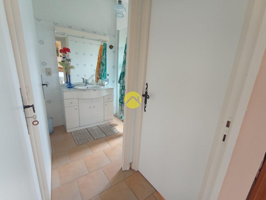 Belle maison avec un grand terrain 