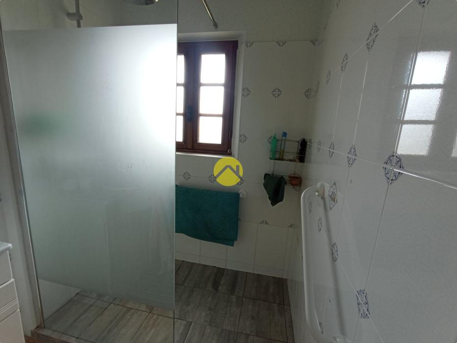 Belle maison avec un grand terrain 