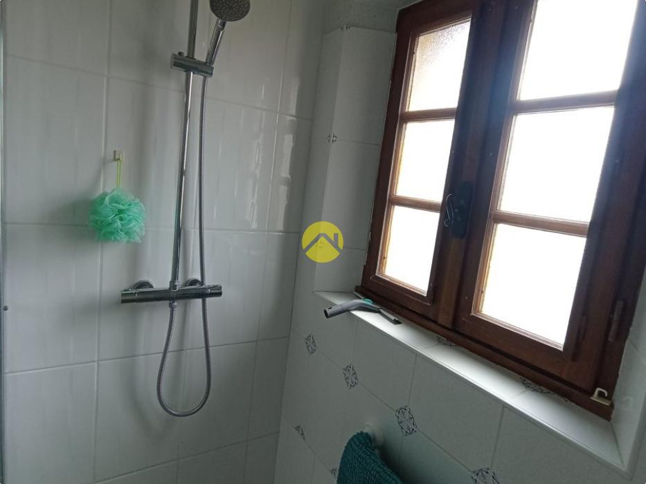 Belle maison avec un grand terrain 