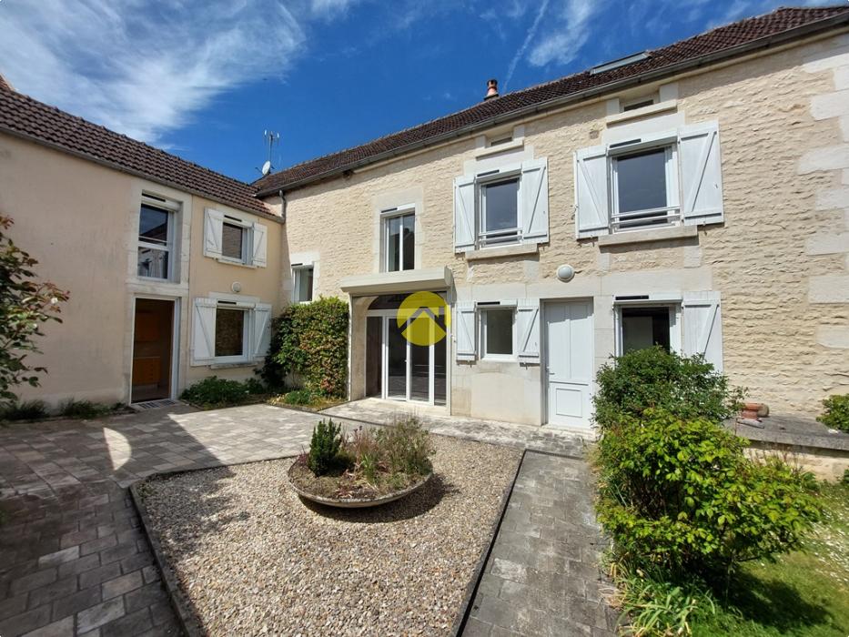 RÉNOVÉE, ÉQUIPÉE P.M.R. + Terrain