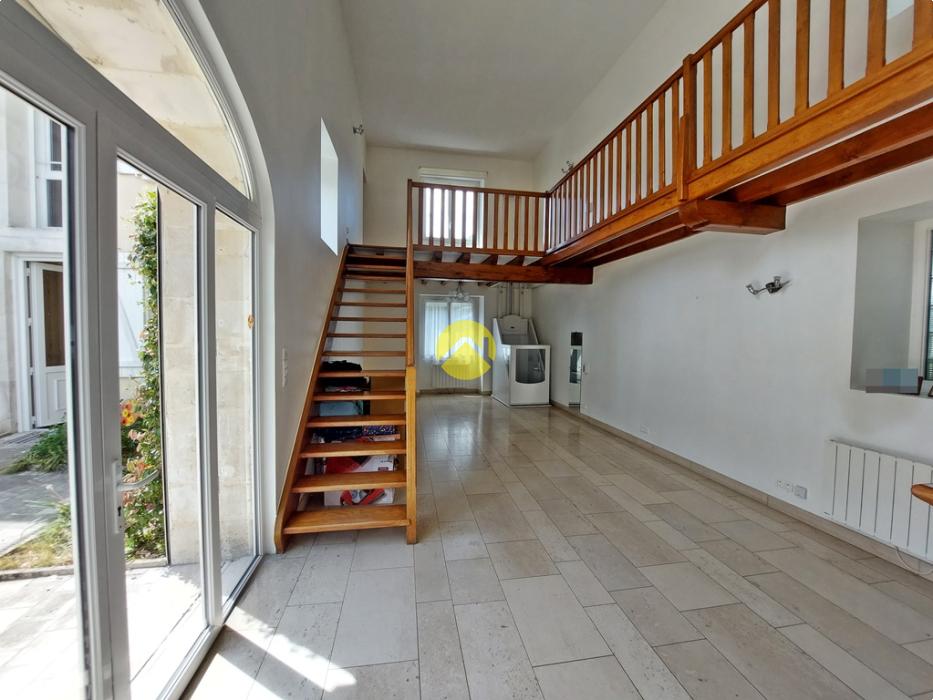 RÉNOVÉE, ÉQUIPÉE P.M.R. + Terrain