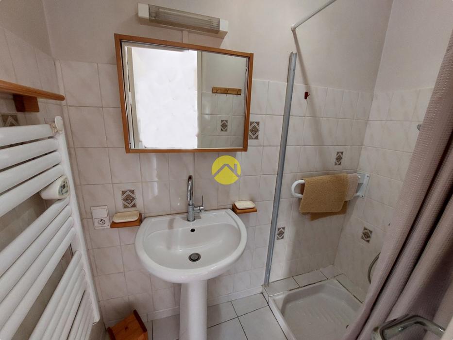 RÉNOVÉE, ÉQUIPÉE P.M.R. + Terrain