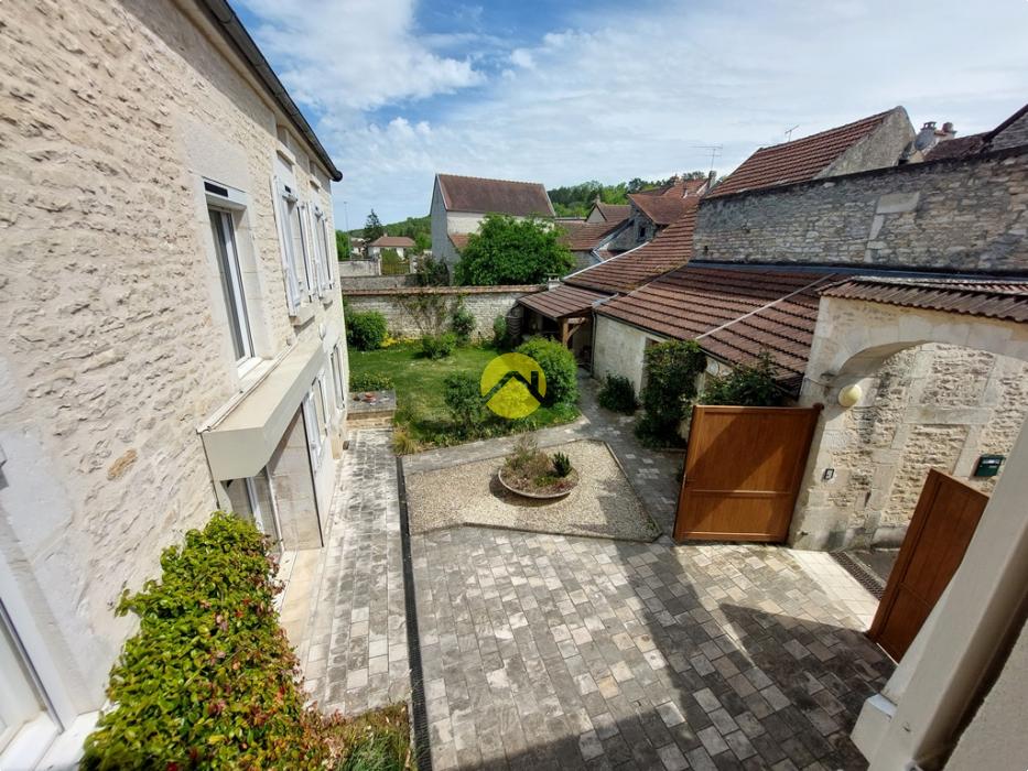 RÉNOVÉE, ÉQUIPÉE P.M.R. + Terrain