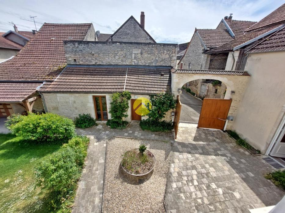 RÉNOVÉE, ÉQUIPÉE P.M.R. + Terrain