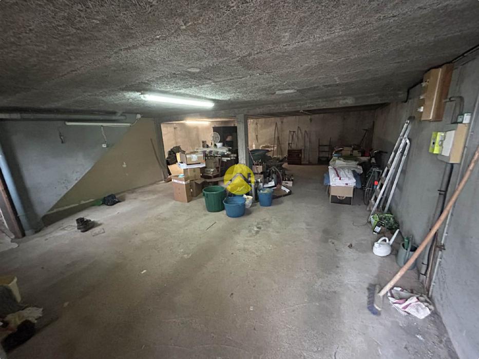 Maison élevée sur sous sol