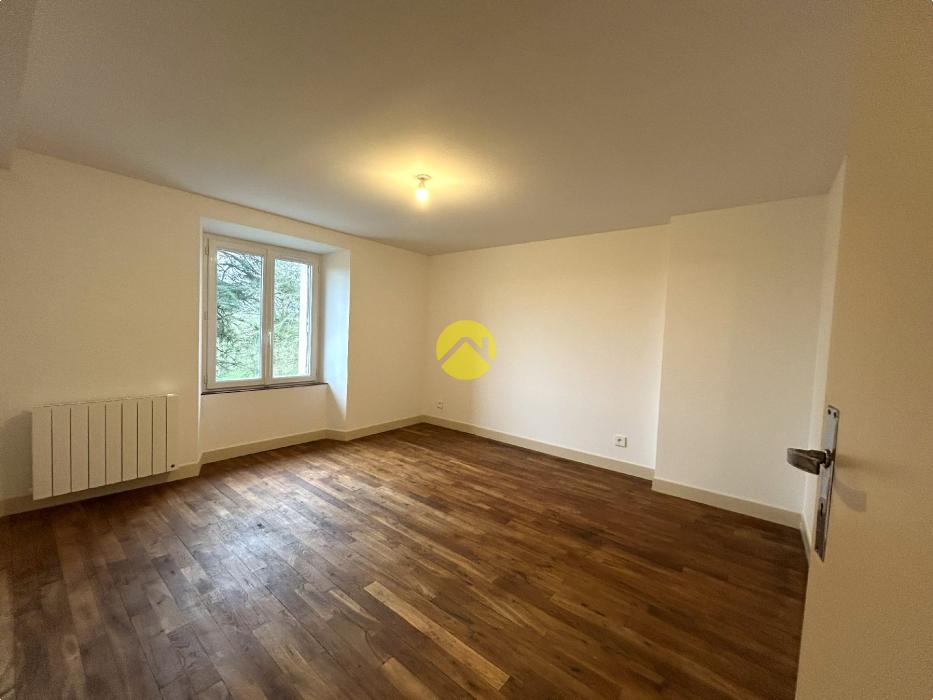 MAISON RENOVÉE AVEC GRANDE GRANGE