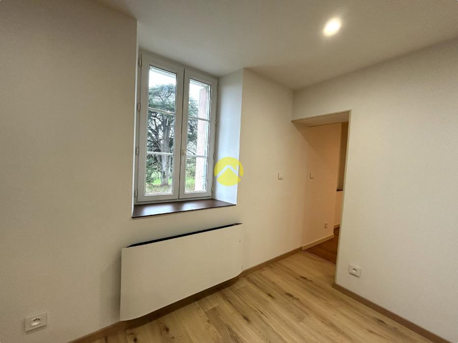 MAISON RENOVÉE AVEC GRANDE GRANGE