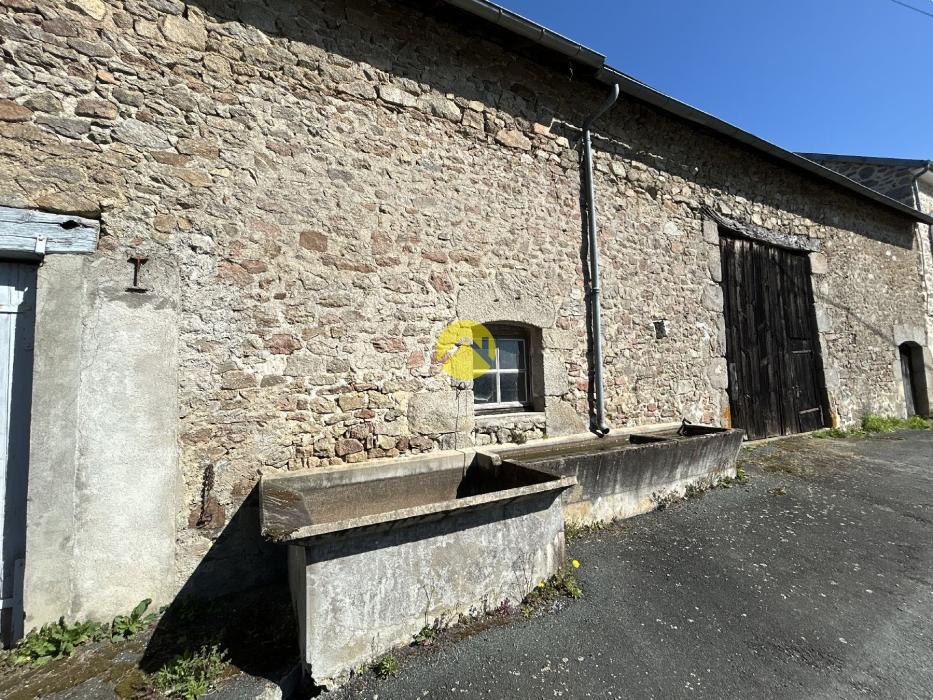 MAISON RENOVÉE AVEC GRANDE GRANGE