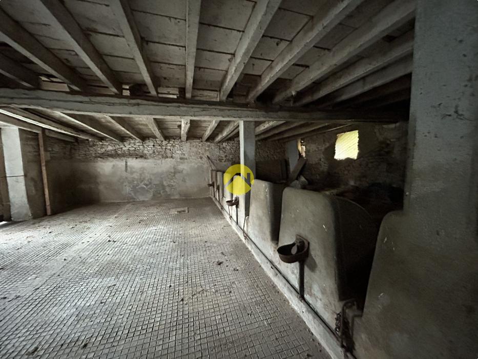 MAISON RENOVÉE AVEC GRANDE GRANGE