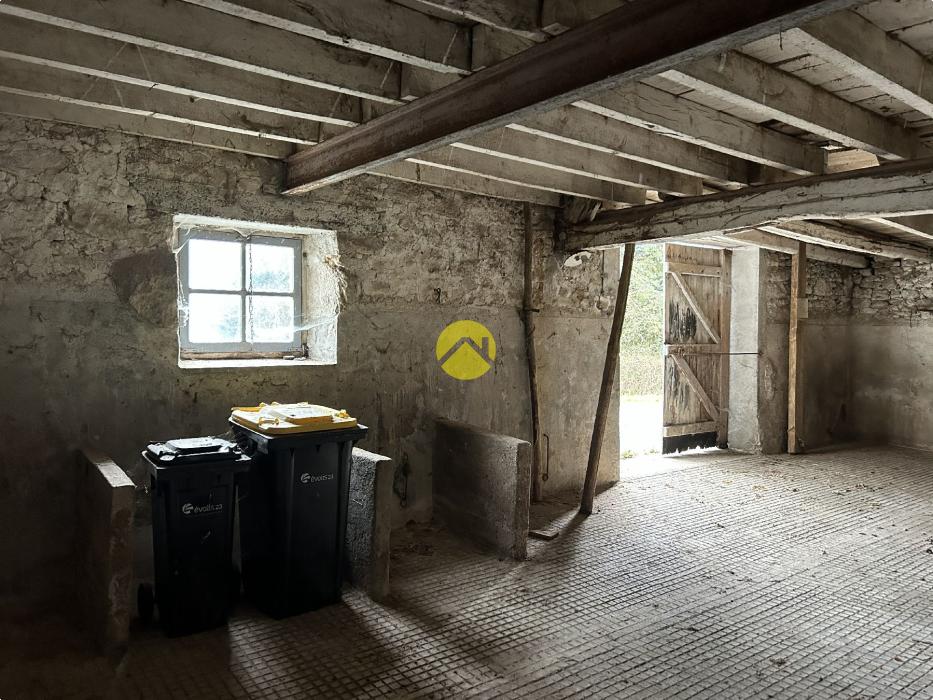 MAISON RENOVÉE AVEC GRANDE GRANGE