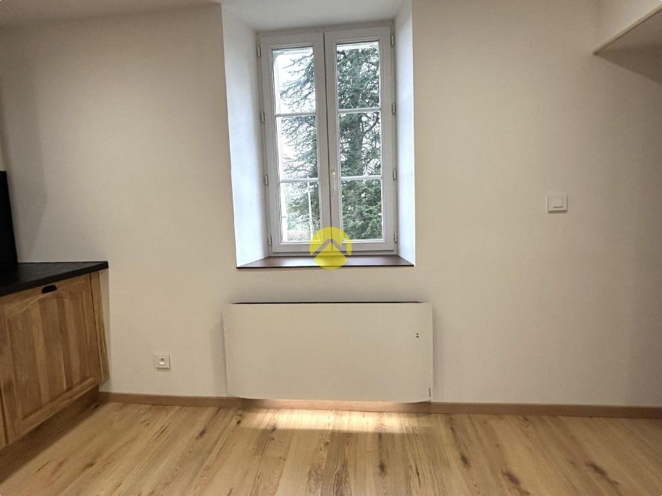 MAISON RENOVÉE AVEC GRANDE GRANGE