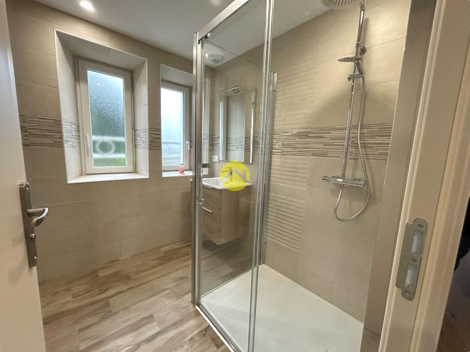 MAISON RENOVÉE AVEC GRANDE GRANGE