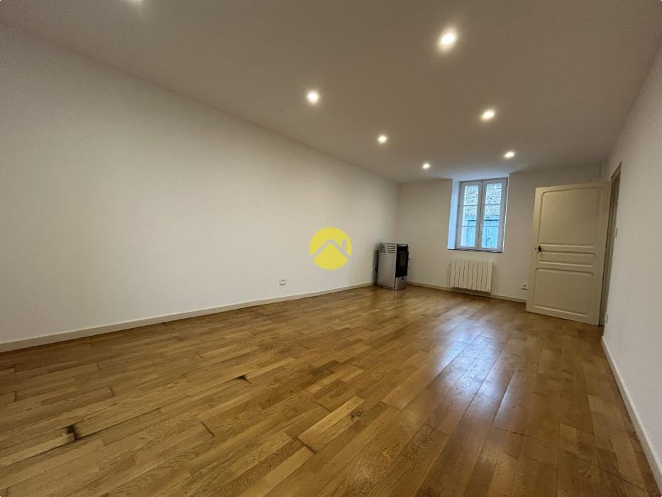 MAISON RENOVÉE AVEC GRANDE GRANGE