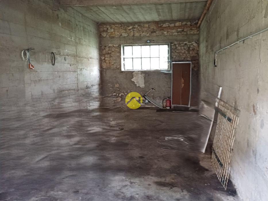 Maison élevée sur sous sol