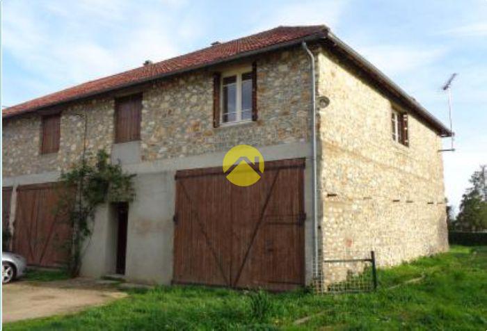 Maison élevée sur sous sol