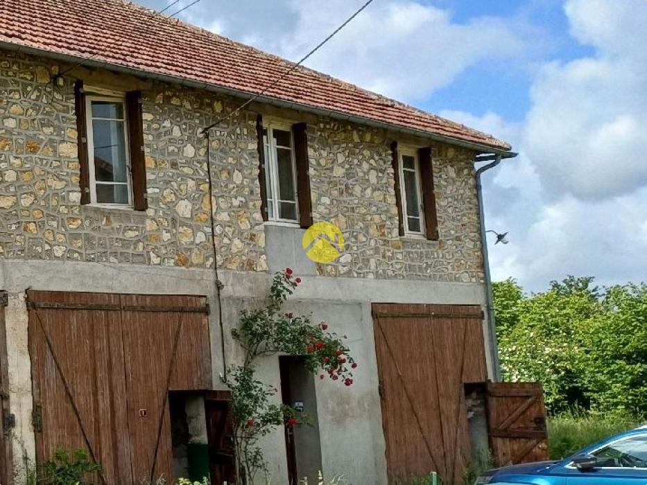 Maison élevée sur sous sol