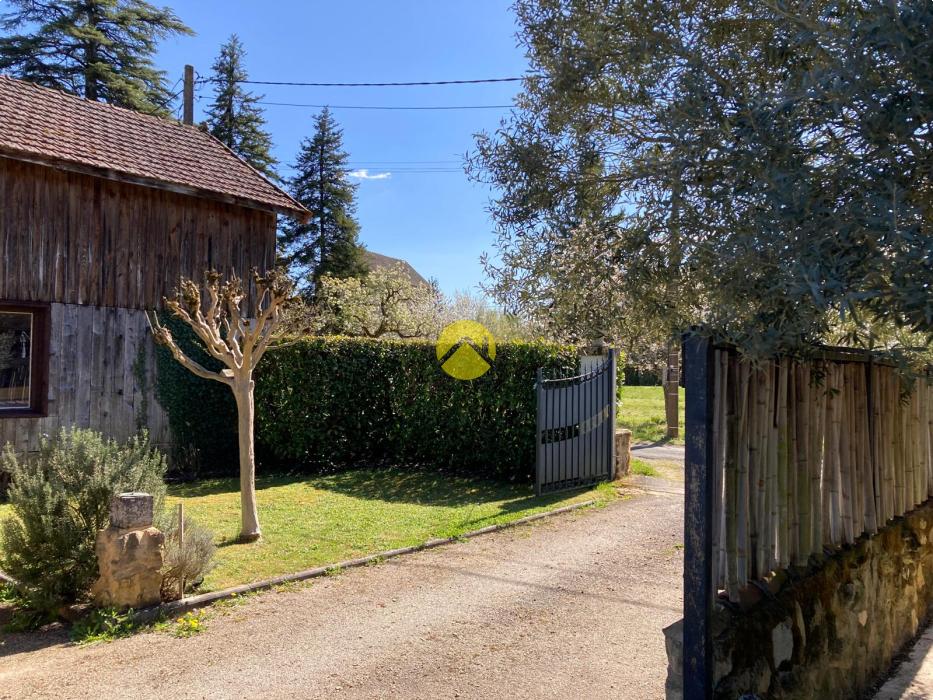 Maison perigourdine avec hangar 