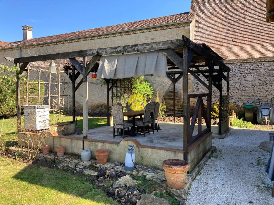 Maison perigourdine avec hangar 