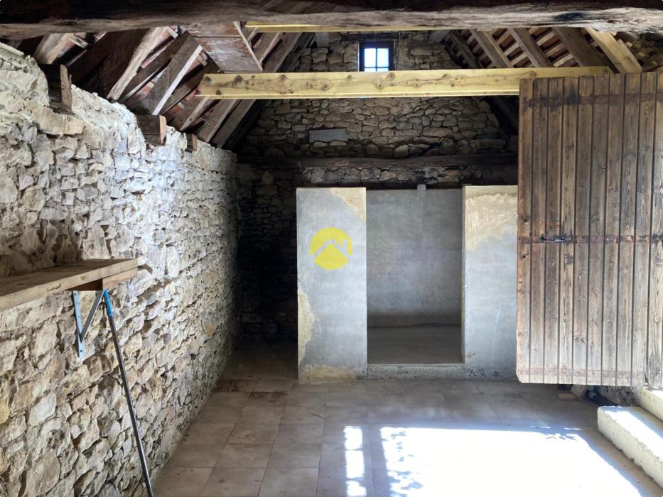 Maison perigourdine avec hangar 