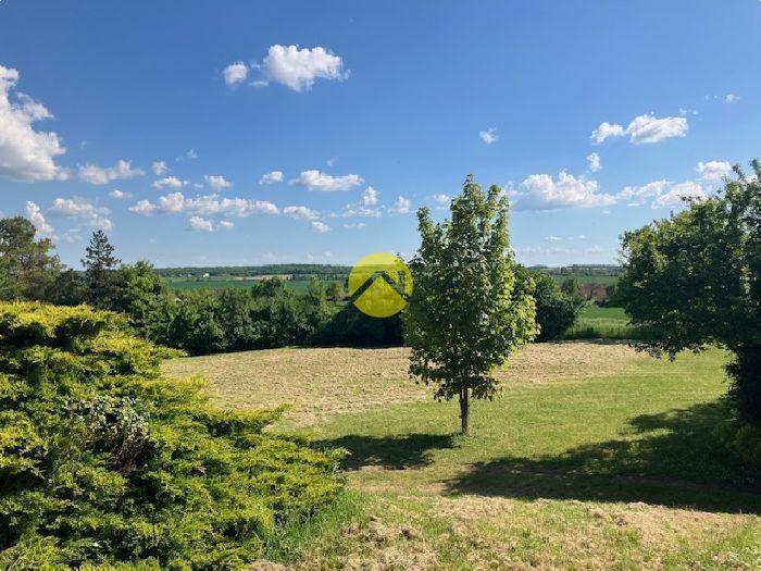 Beau terrain avec vue