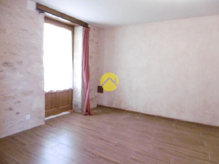 Belle maison de pierres restaurée.