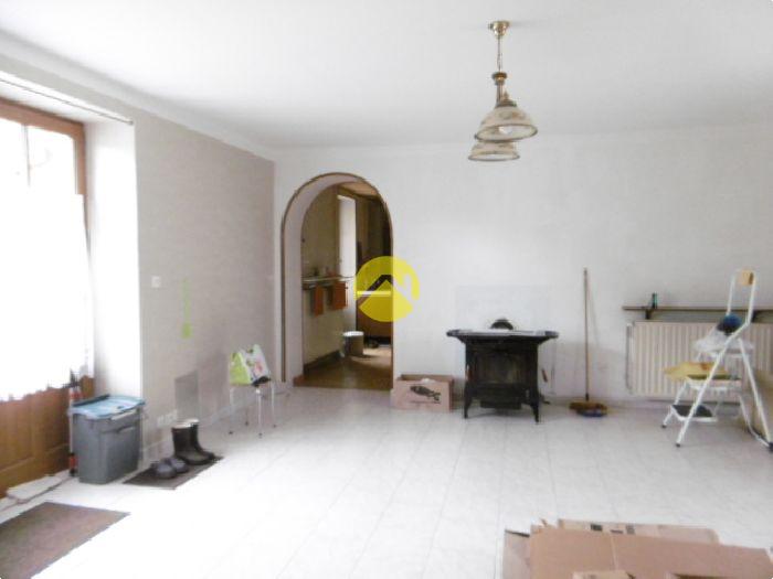 Belle maison de pierres restaurée.