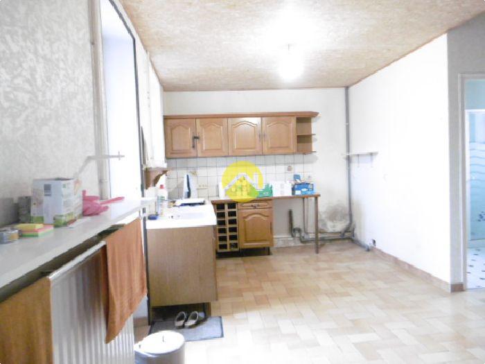 Belle maison de pierres restaurée.