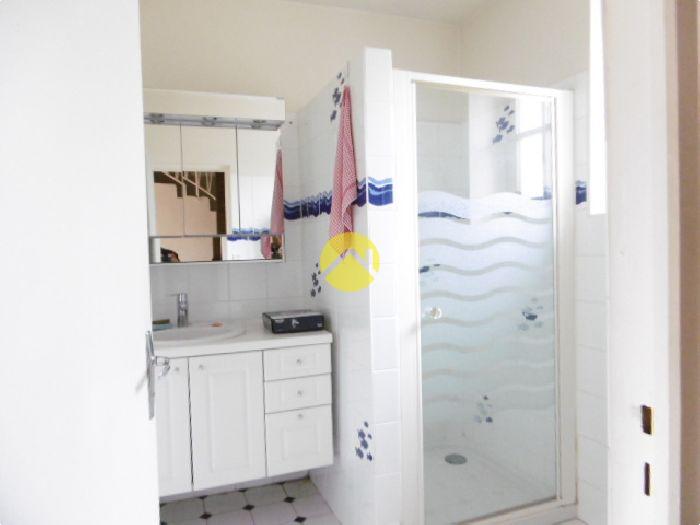 Belle maison de pierres restaurée.