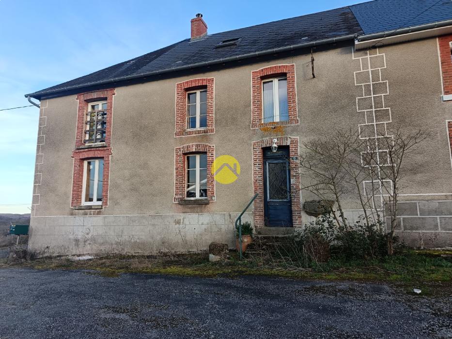 Ensemble immobilier en campagne