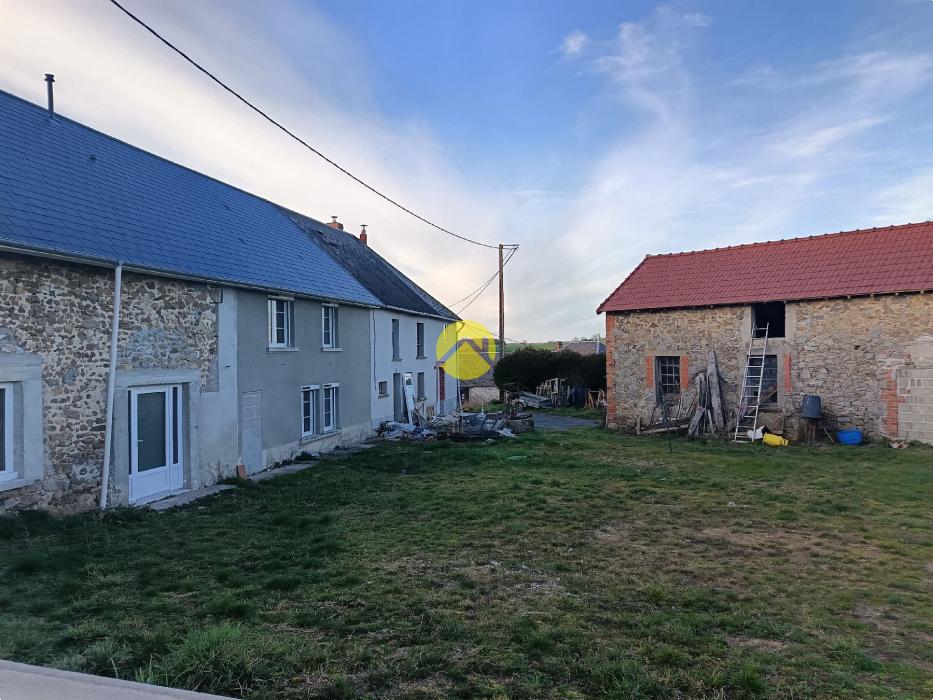 Ensemble immobilier en campagne