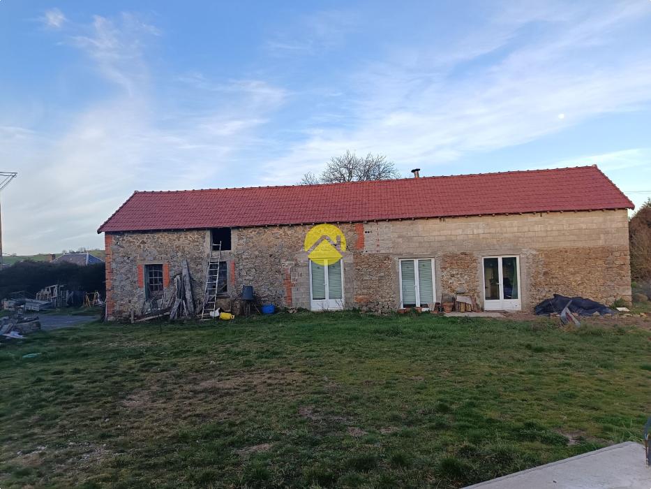 Ensemble immobilier en campagne