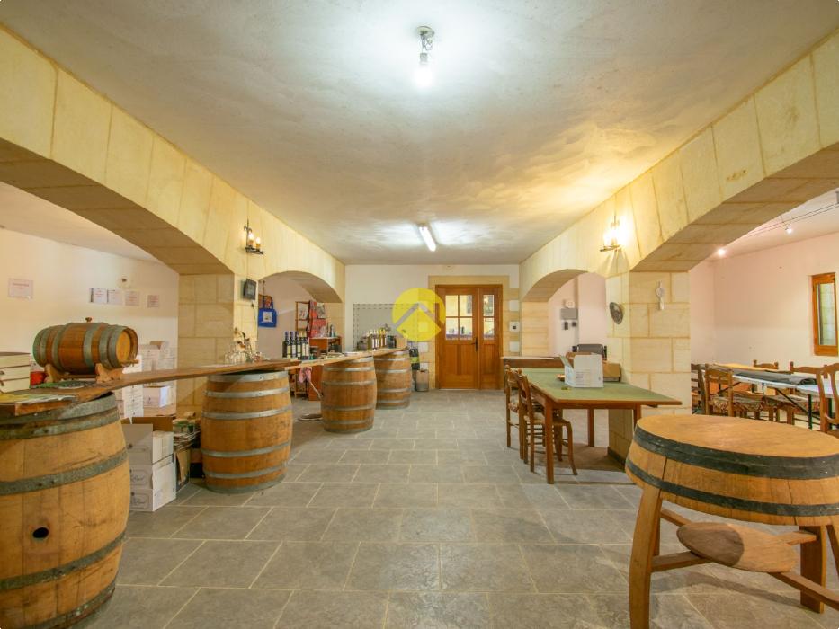 Maison rénovée avec hangar