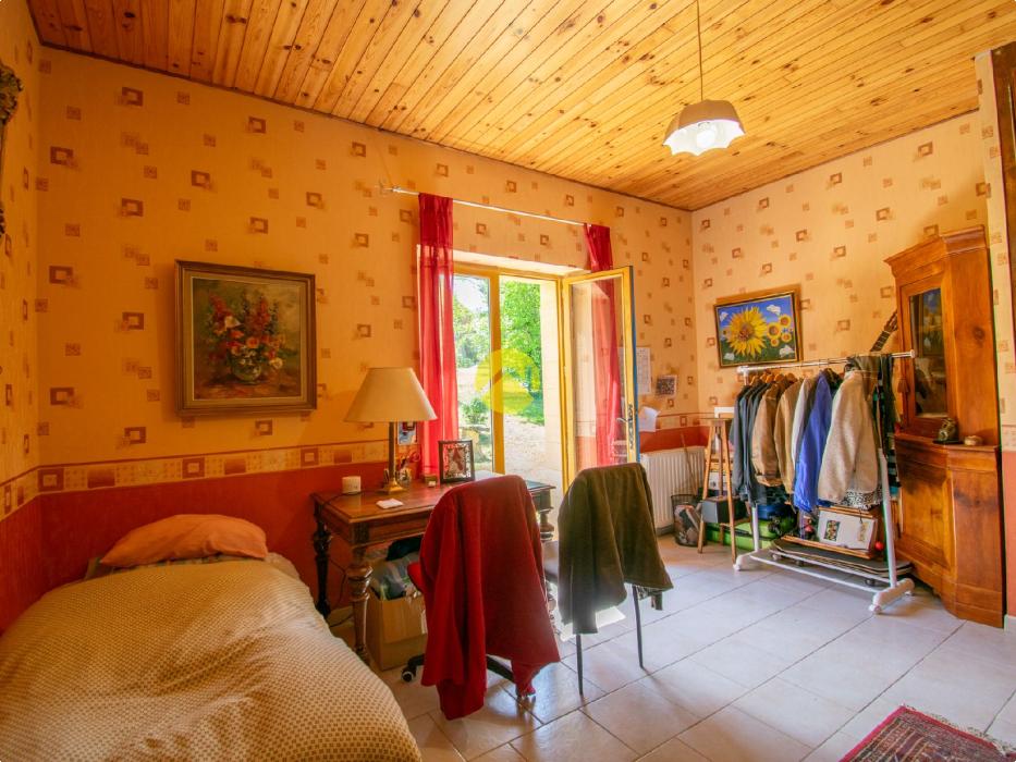 Maison rénovée avec hangar