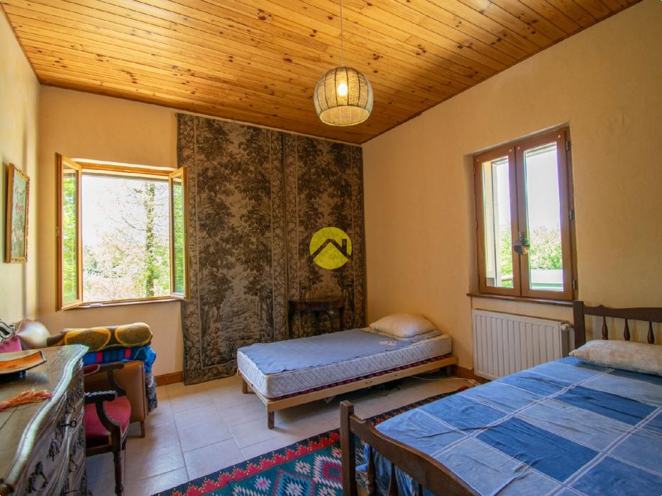 Maison rénovée avec hangar