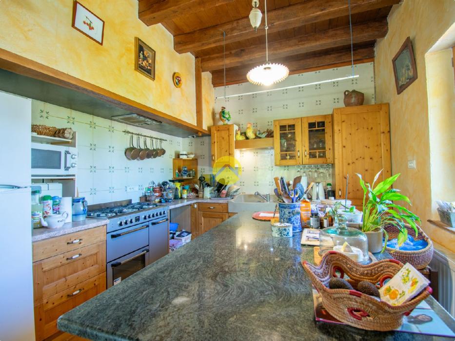 Maison rénovée avec hangar