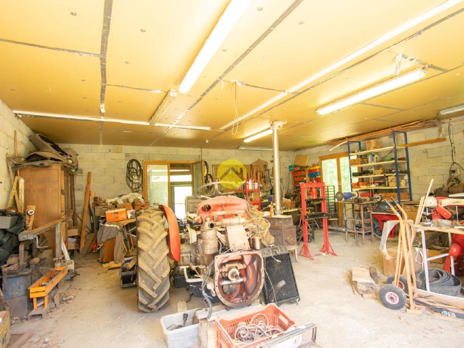 Maison rénovée avec hangar