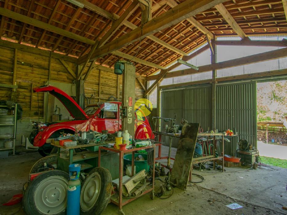 Maison rénovée avec hangar