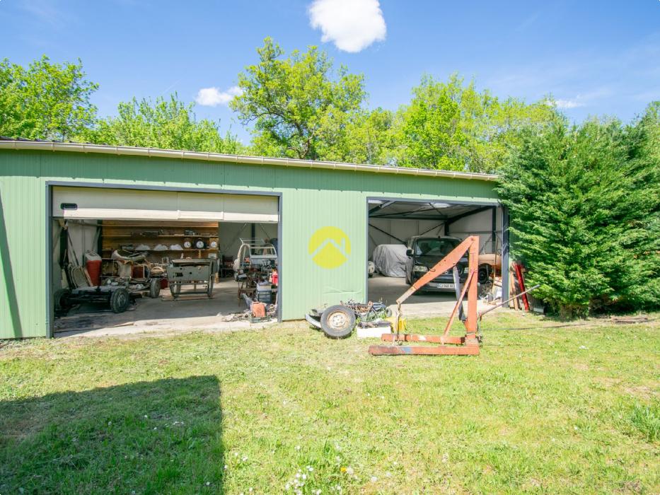 Maison rénovée avec hangar