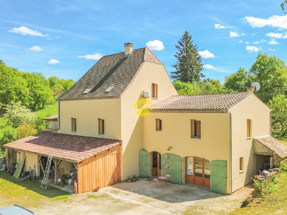 Maison rénovée avec hangar