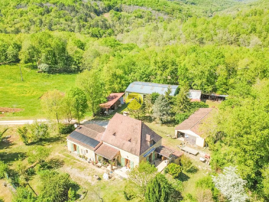 Maison rénovée avec hangar