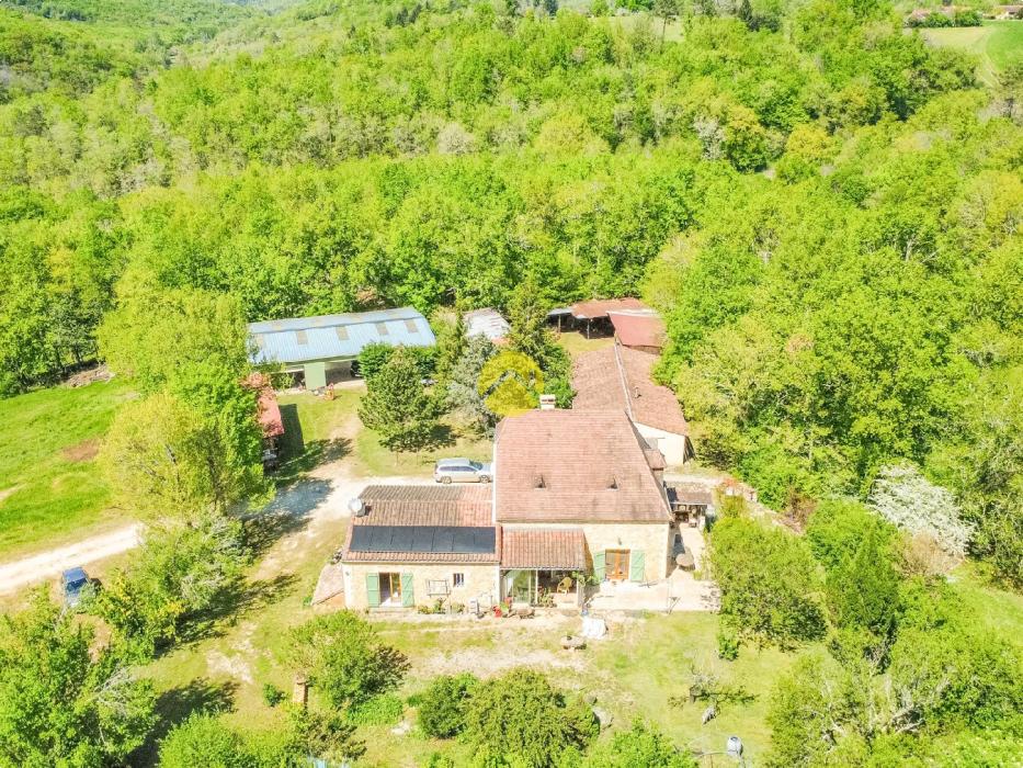 Maison rénovée avec hangar