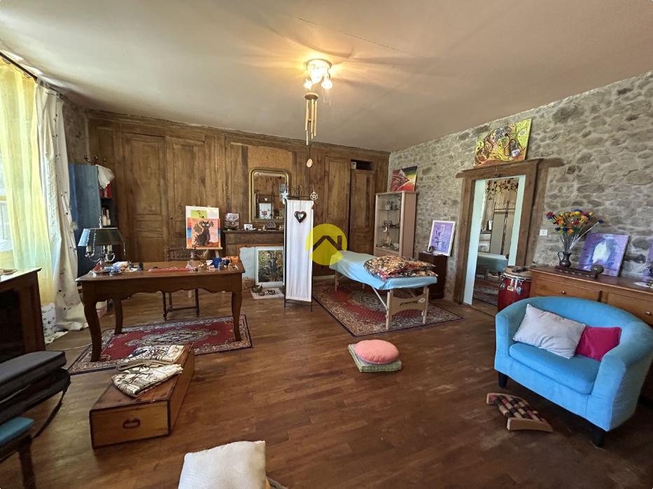 ANCIENNE MAISON EN PIERRE ET PARC 