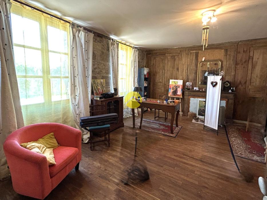 ANCIENNE MAISON EN PIERRE ET PARC 