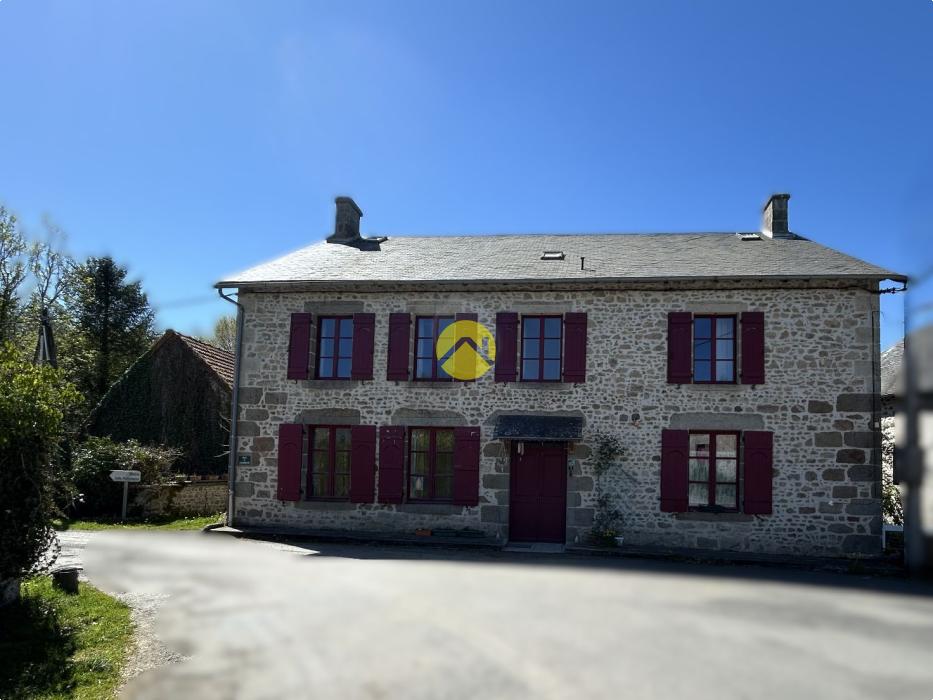 ANCIENNE MAISON EN PIERRE ET PARC 