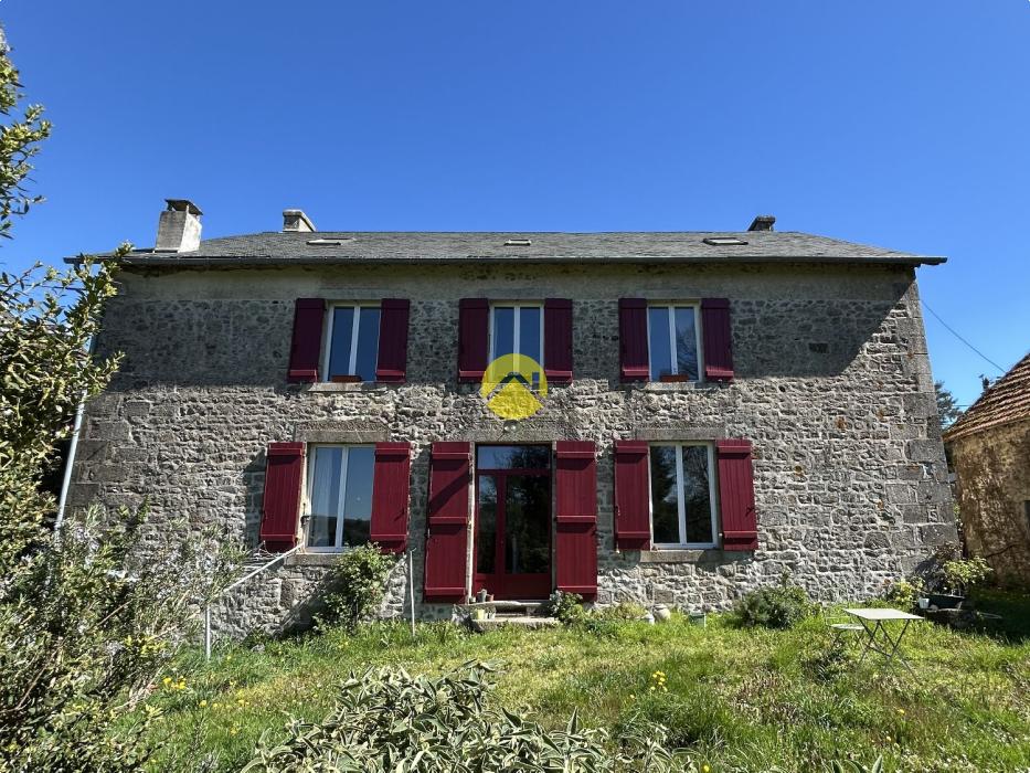 ANCIENNE MAISON EN PIERRE ET PARC 