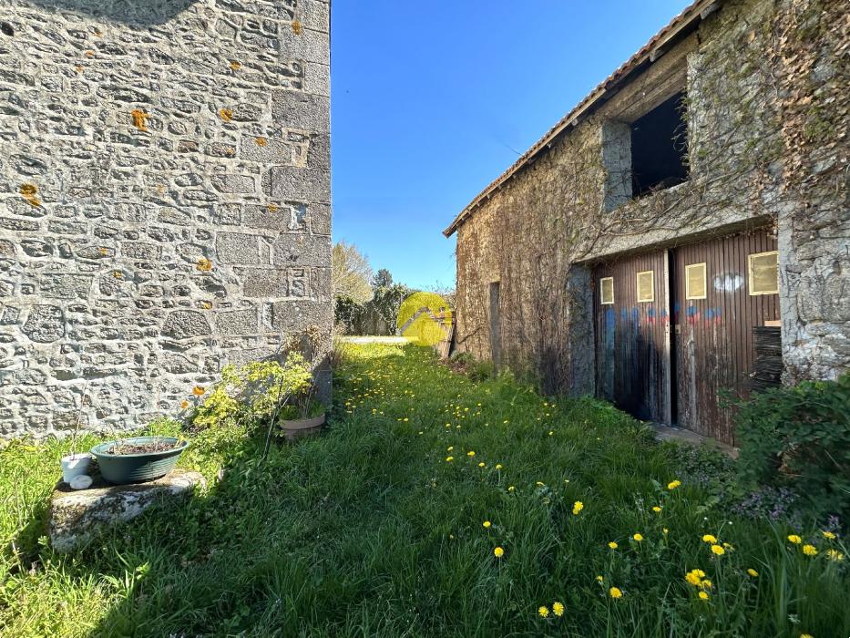 ANCIENNE MAISON EN PIERRE ET PARC 
