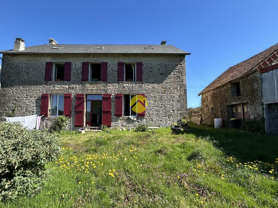 ANCIENNE MAISON EN PIERRE ET PARC 