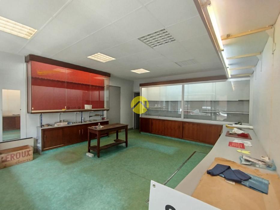 Local commercial libre d'activité